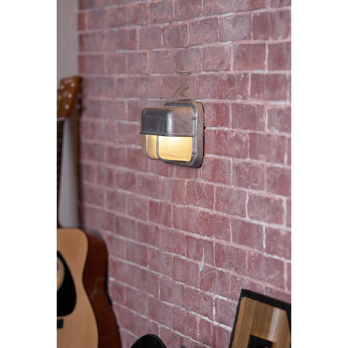 Praris Outdoor Wall Light
