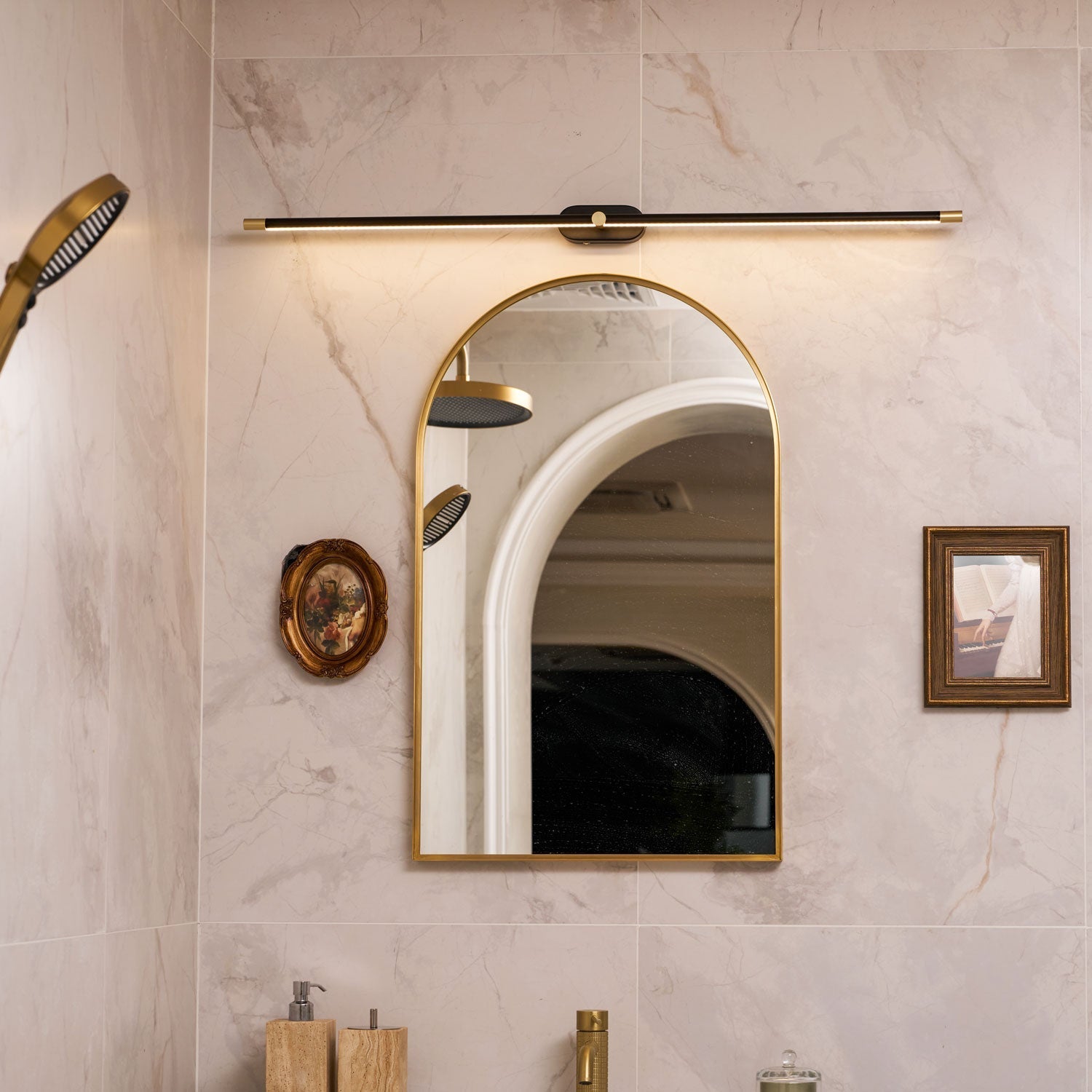 Govva Wall Light