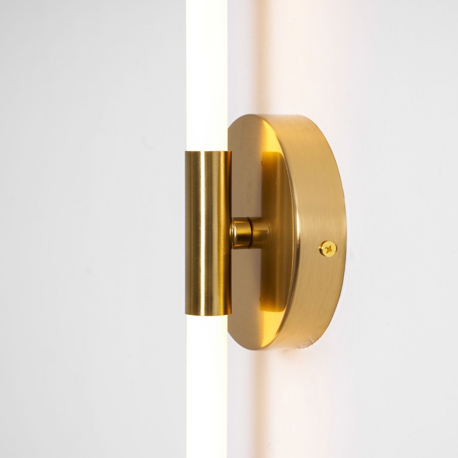 Moneve Wall Light