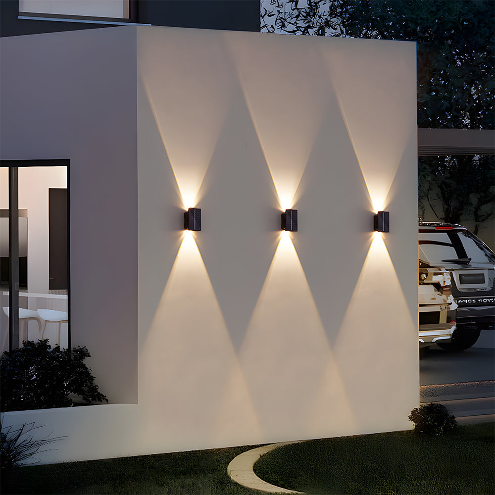 Quiloro Outdoor Wall Light
