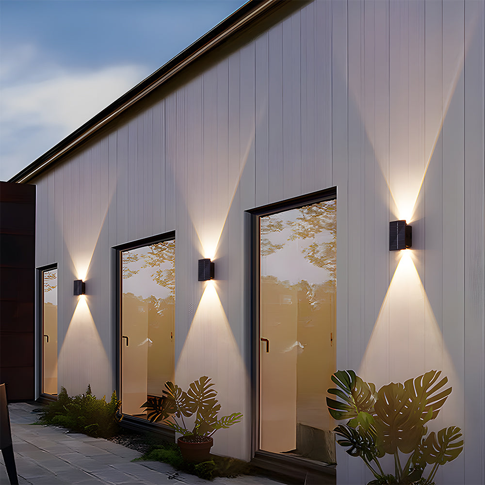 Quiloro Outdoor Wall Light