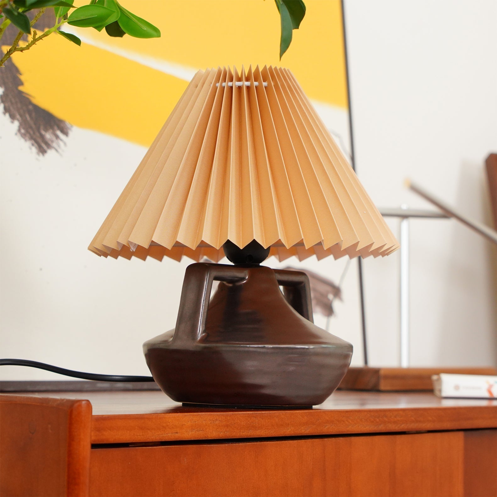 Lyniva Table Lamp