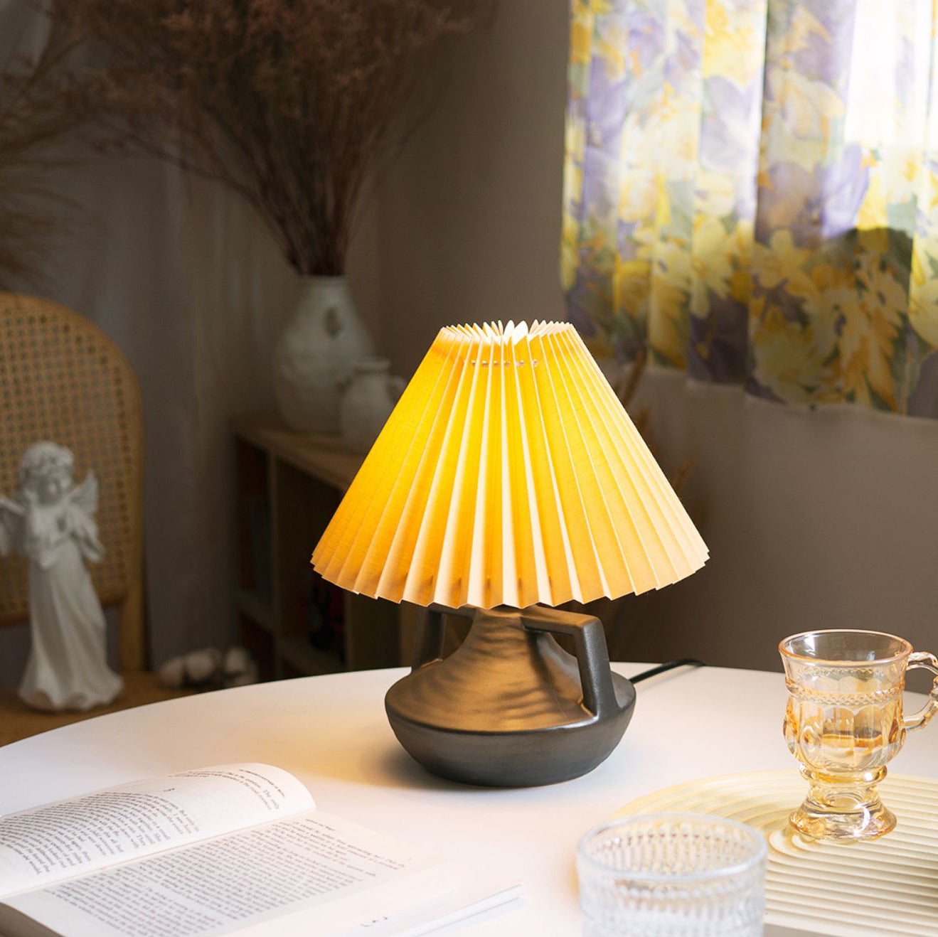 Lyniva Table Lamp