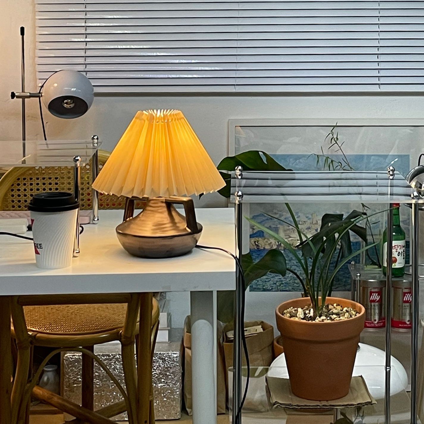 Lyniva Table Lamp