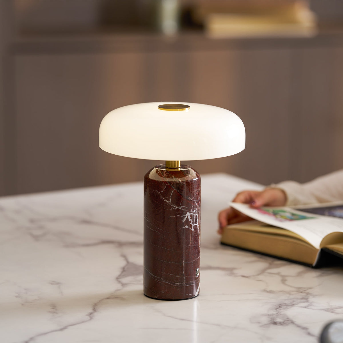 Gindo Globe Table Lamp