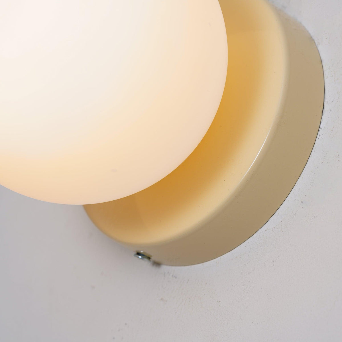 Lurala Globe Wall Light