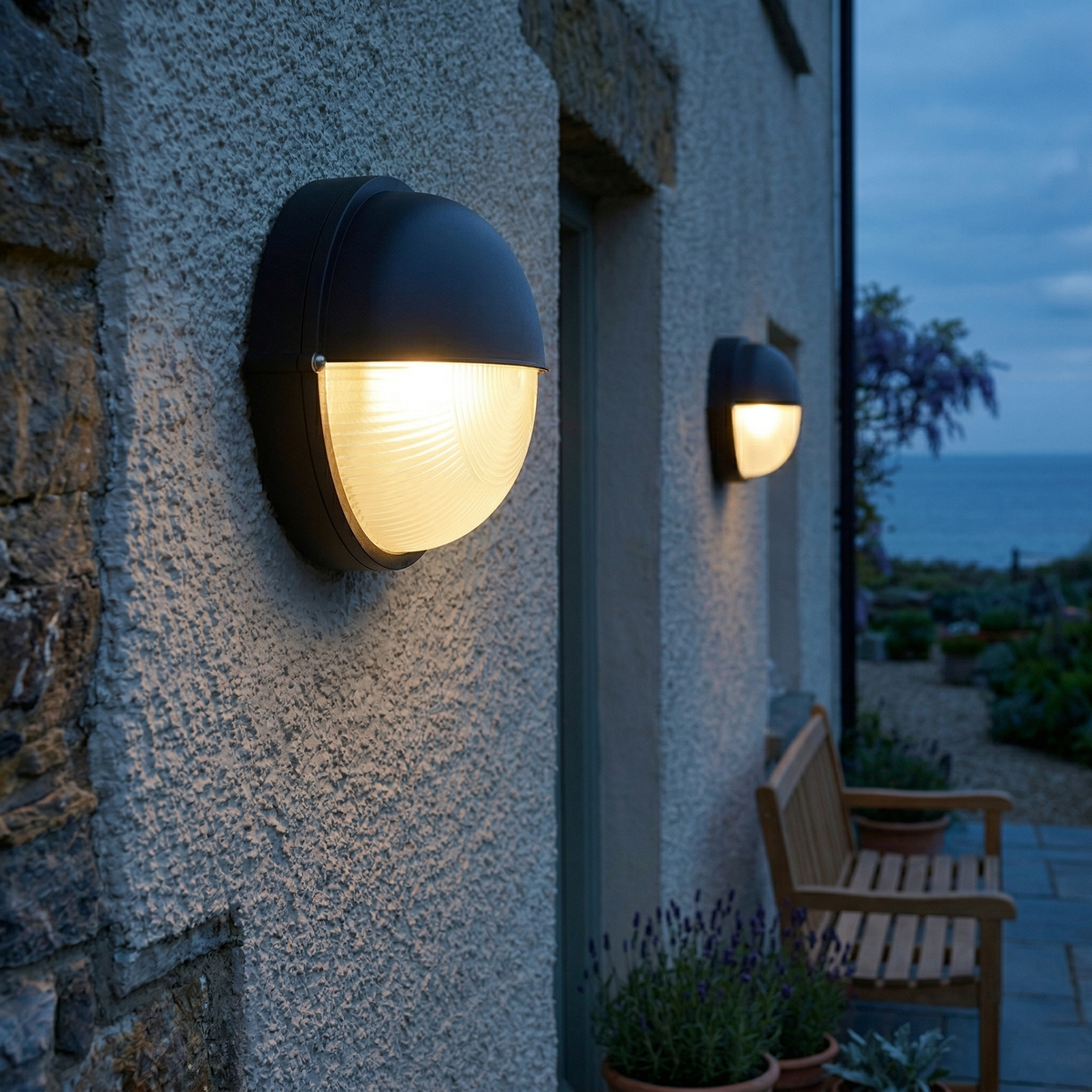 Praris Outdoor Wall Light