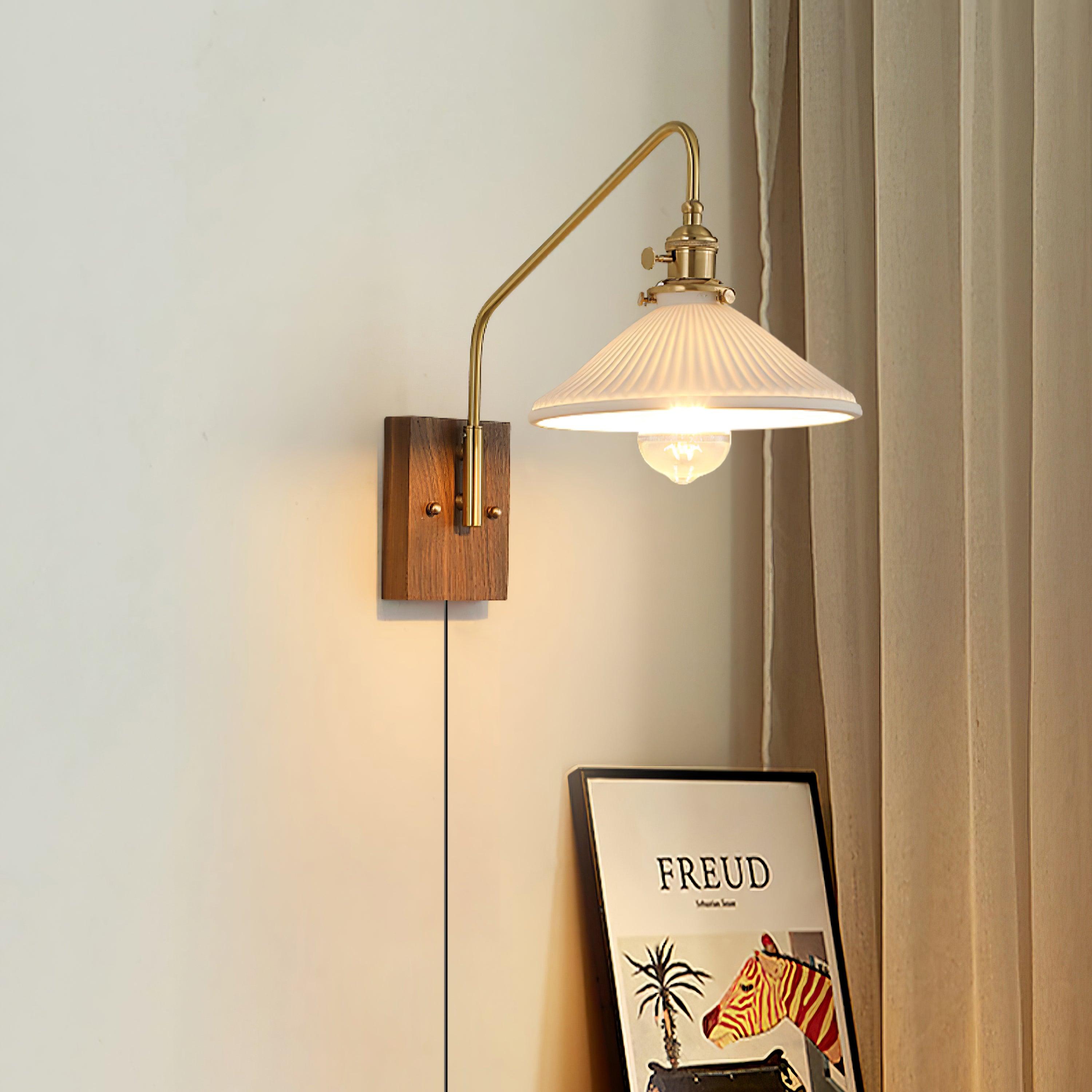 Leskey Wall Light