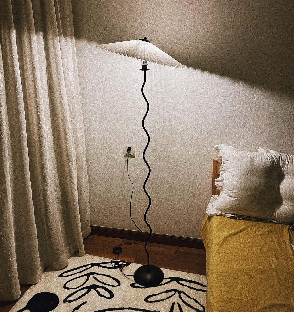 Giko Wavy Floor Lamp