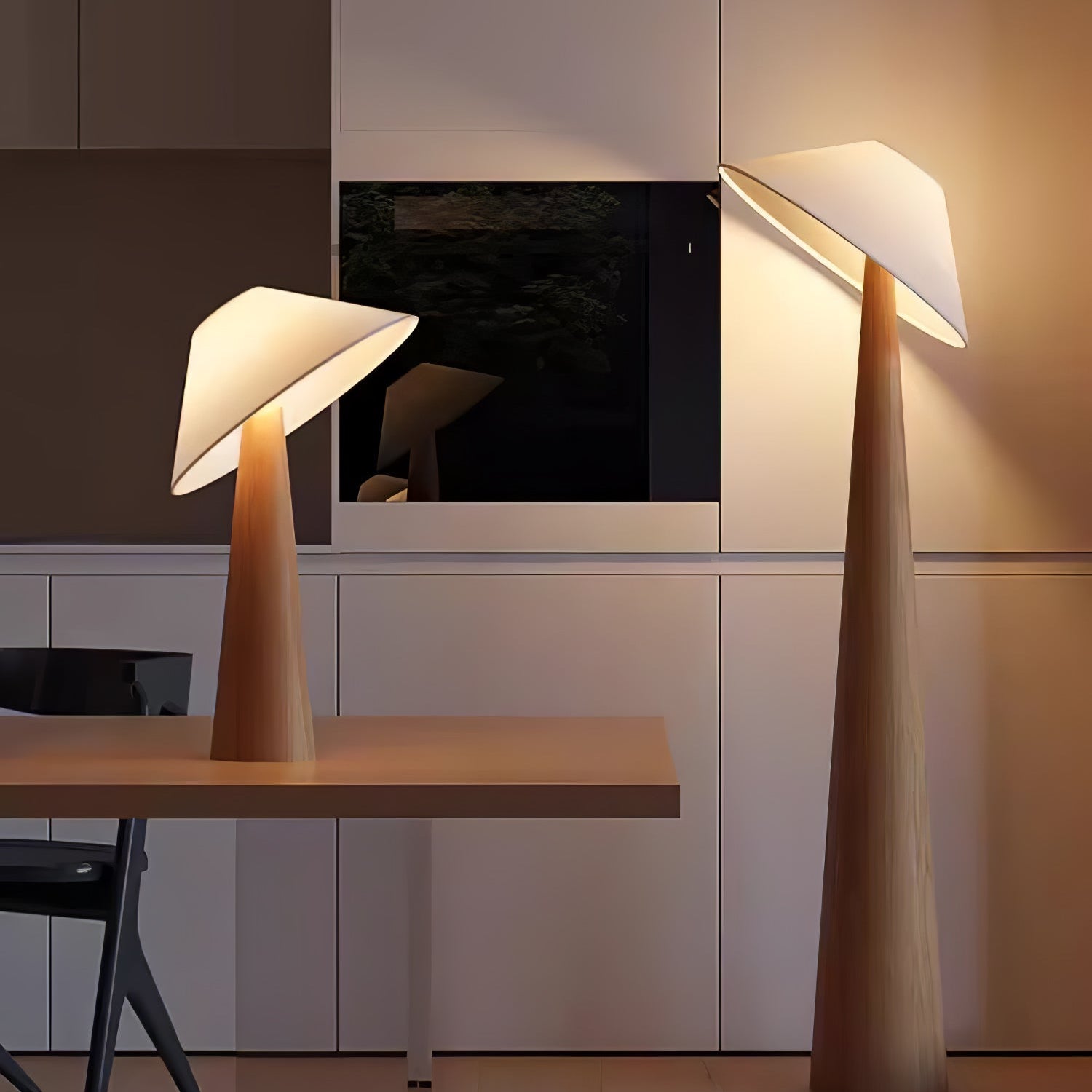 Hatilt Wooden Table Lamp