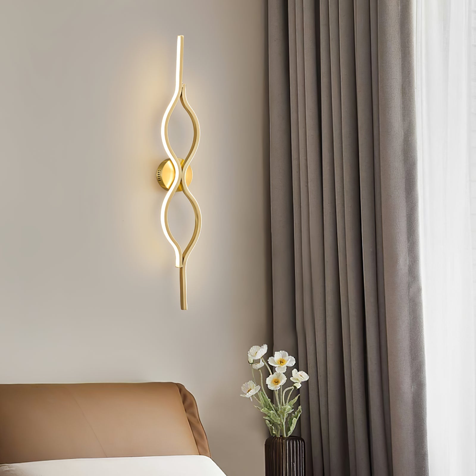 Nexo Wave Brass Wall Light
