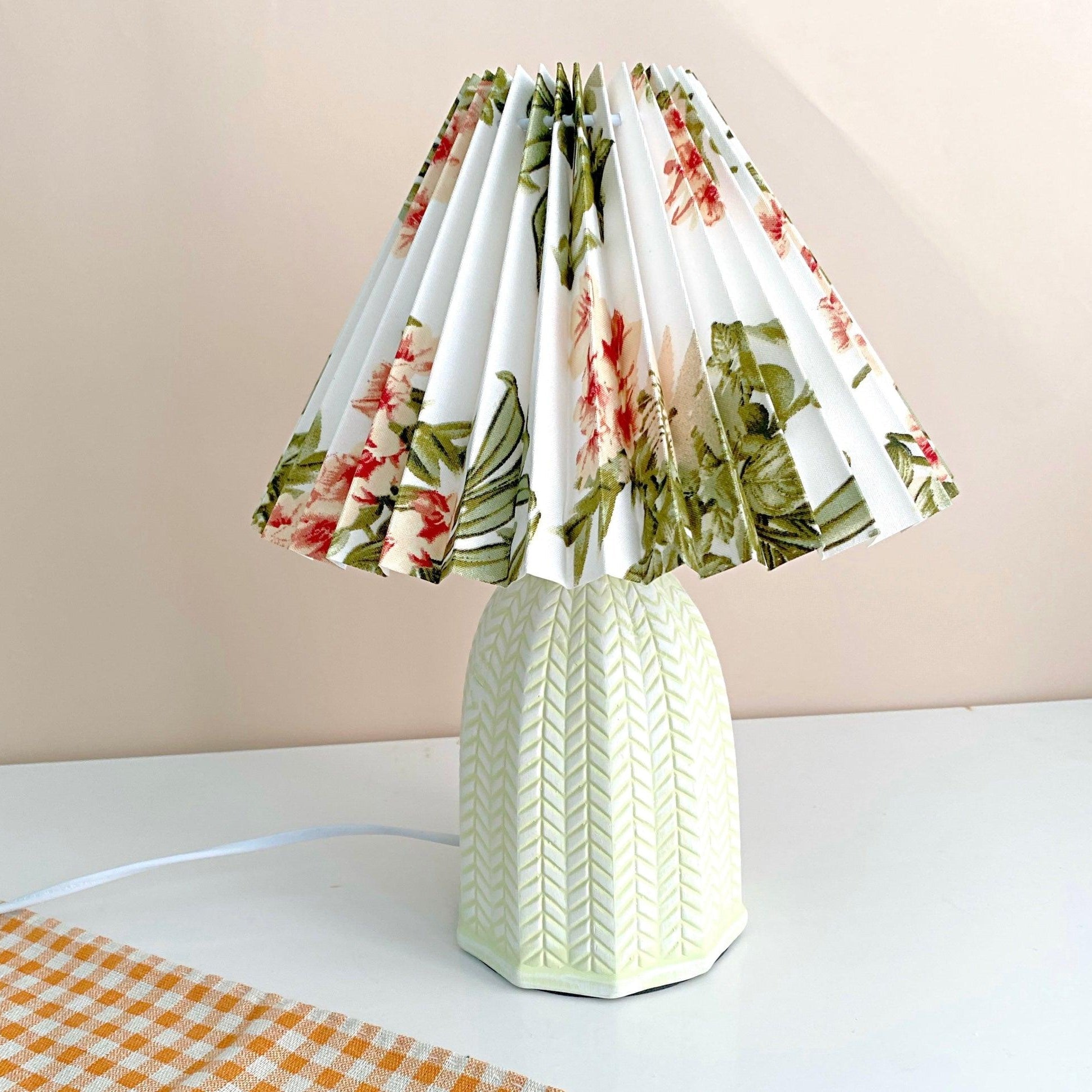 Wryzon Ceramic Table Lamp