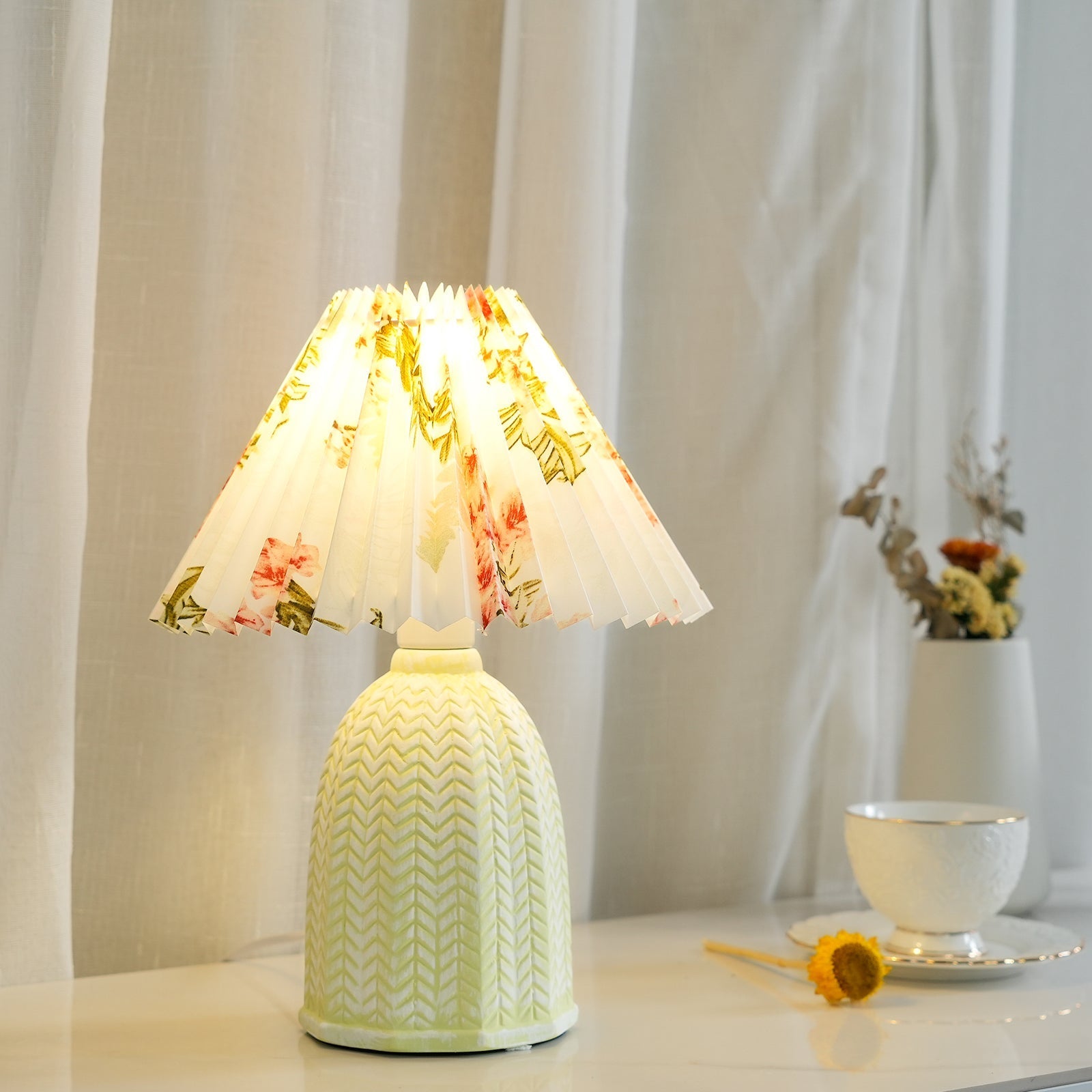 Wryzon Ceramic Table Lamp