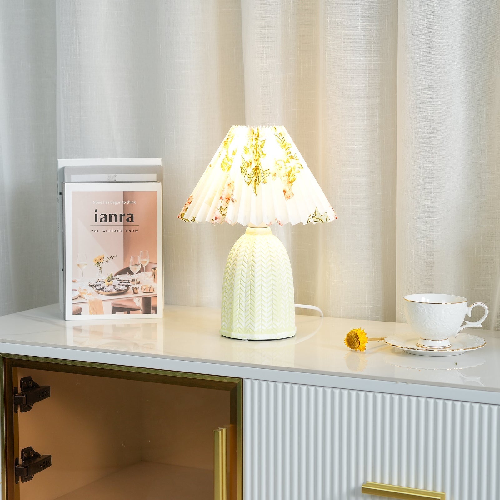 Wryzon Ceramic Table Lamp