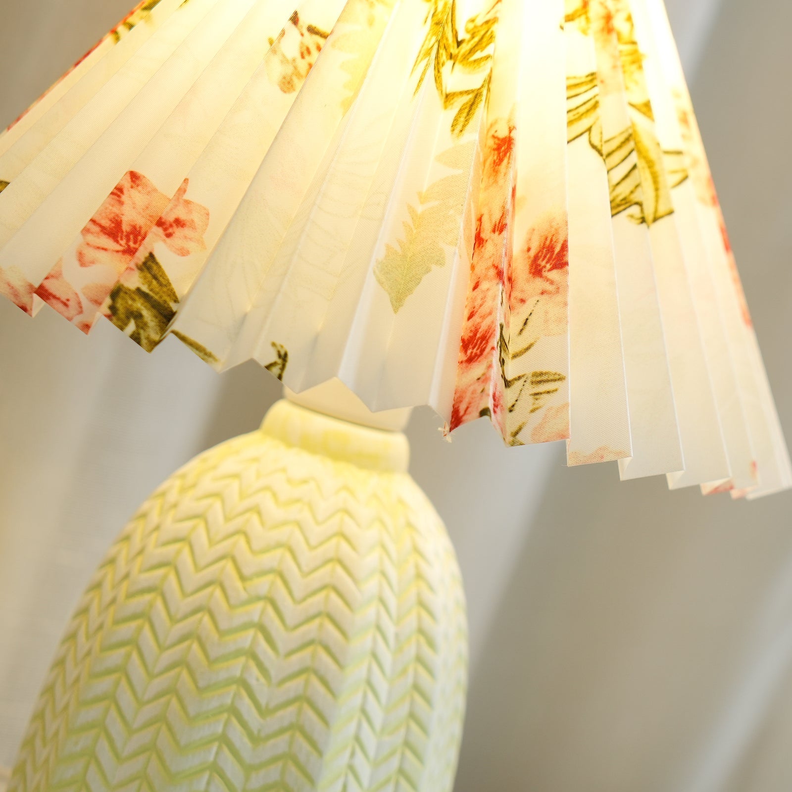 Wryzon Ceramic Table Lamp